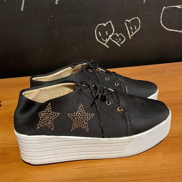 Stylish Shoes - Picture 2 of 4